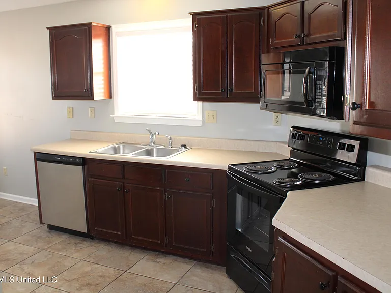 6849 Dogwood Mnr W — Photo 10