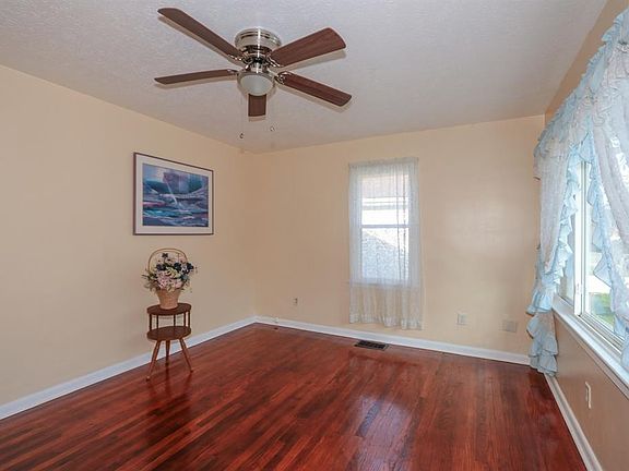 5th image of 305 E Pike St