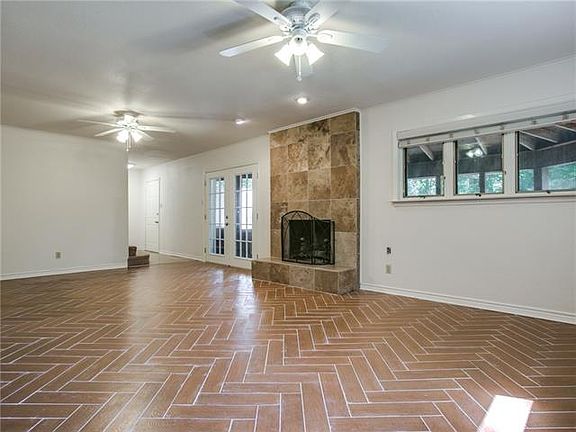 4th image of 2107 Coral Dr