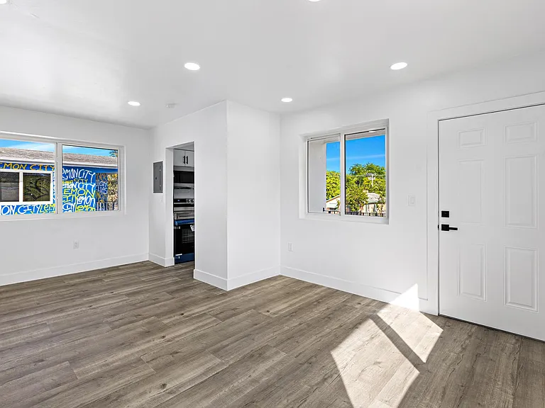 7600 N Miami Ave — Photo 21