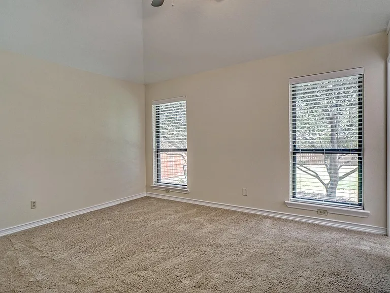 753 Eagle Dr — Photo 18