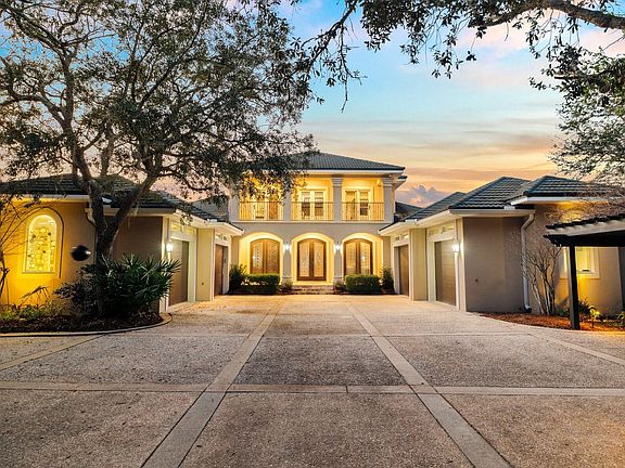 4th image of 221 Bay Circle Dr