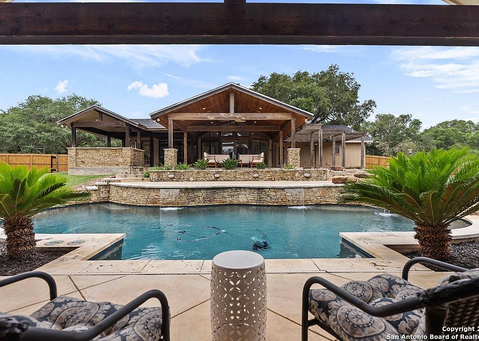 1st image of 5 Shady Ln