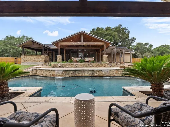 5 Shady Ln, Beeville 78012