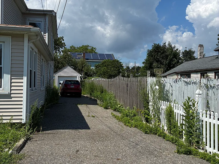 27 Pearl St — Photo 10