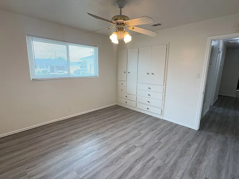 418 Lupton St — Photo 11