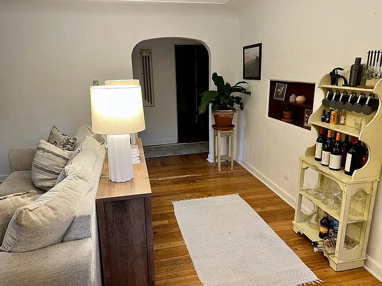 1555 S Clarkson St — Photo 4