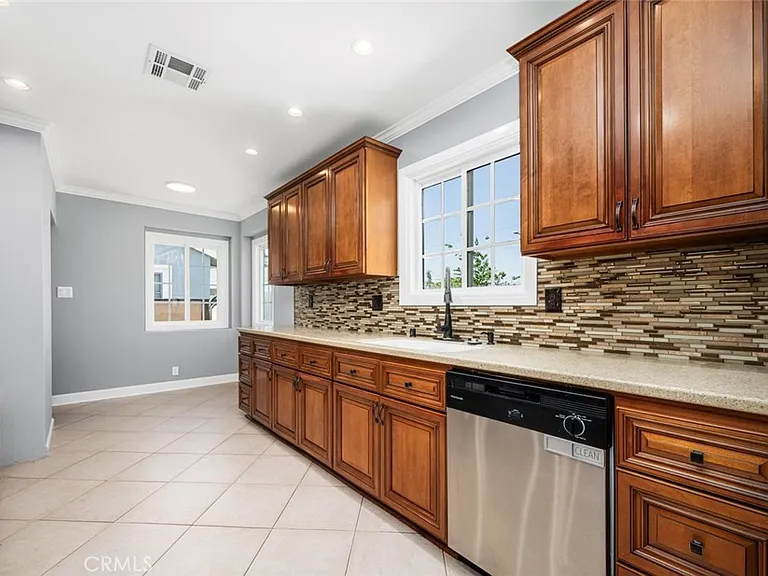 5818 Woodruff Ave — Photo 4