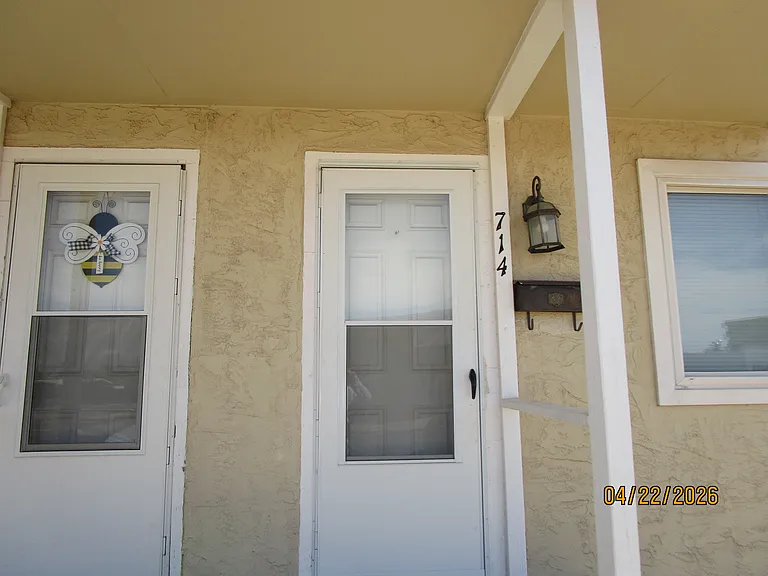 714 Deahl St — Photo 1