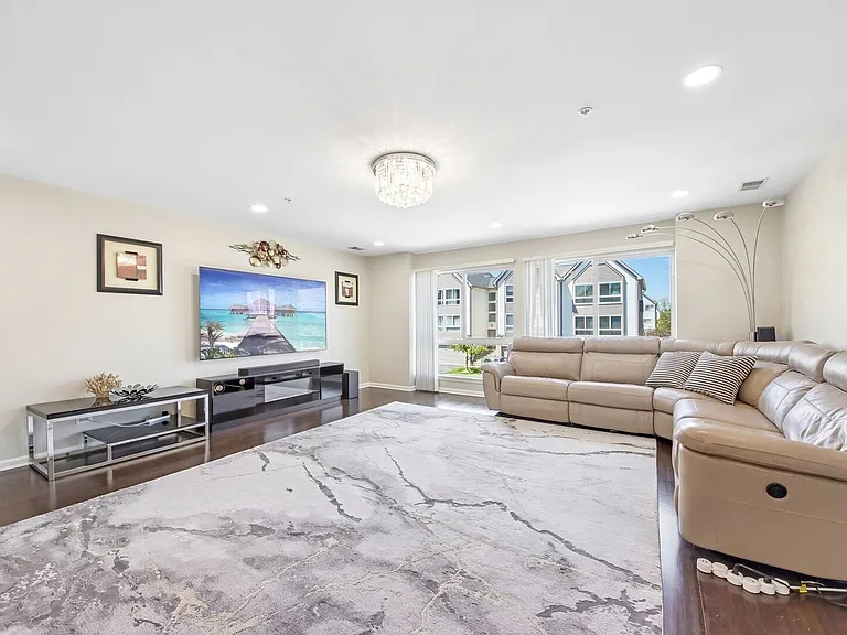 673 Fountainview Dr #673 — Photo 3