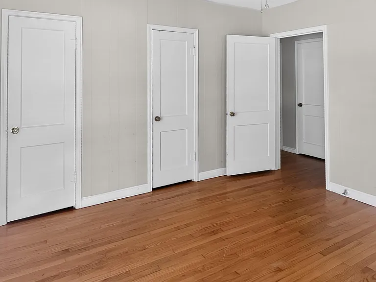 2313 Avenue L — Photo 15