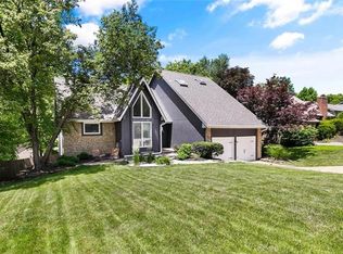 6920 Cottonwood Dr, Shawnee, KS 66216