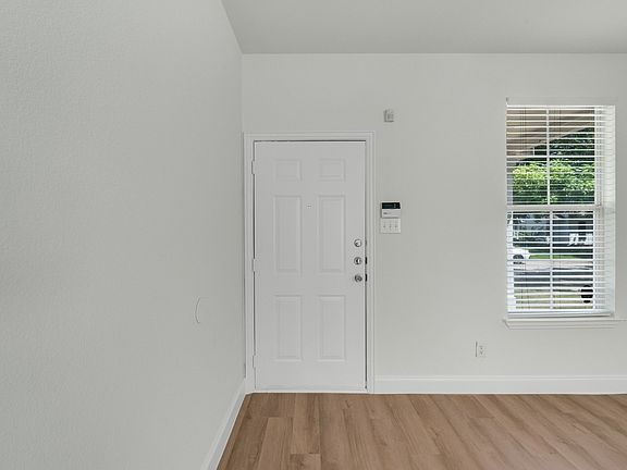 4th image of 9810 Walnut Hill Dr
