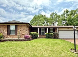 38 Deer Lodge Dr, Fenton, MO