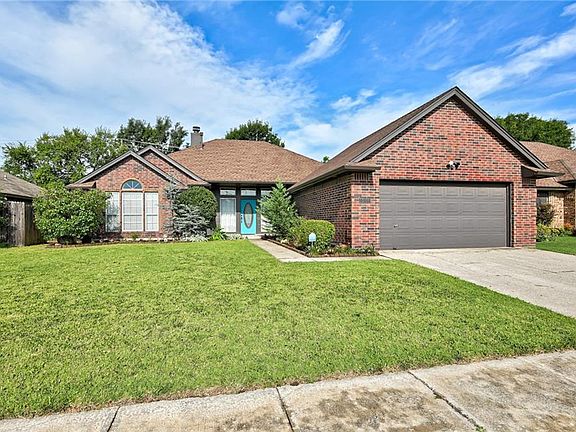 3rd image of 13105 Cloverleaf Ln