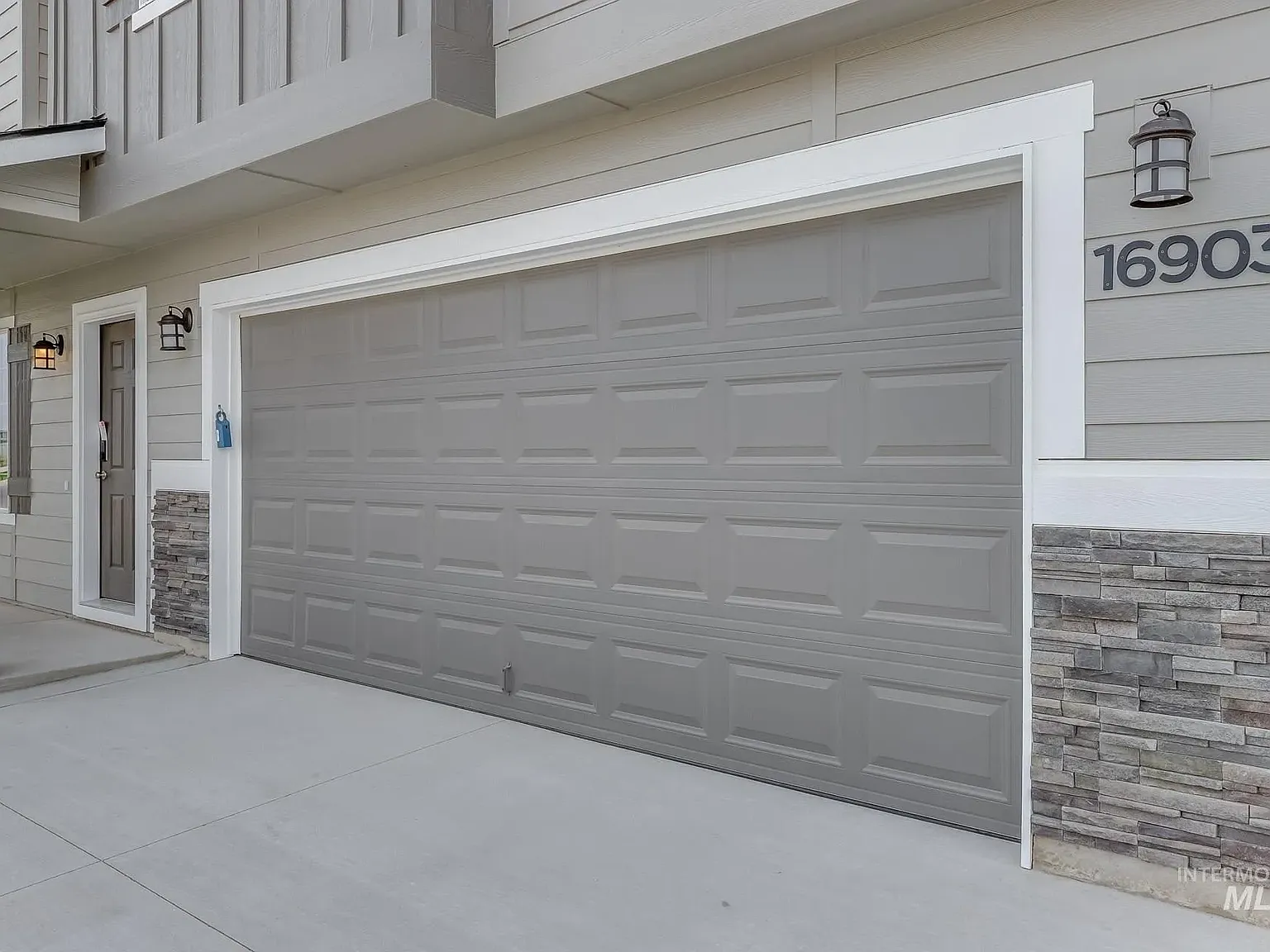 4 bed, 2.5 bath, 2530 sqft, $2,590 — Photo 3