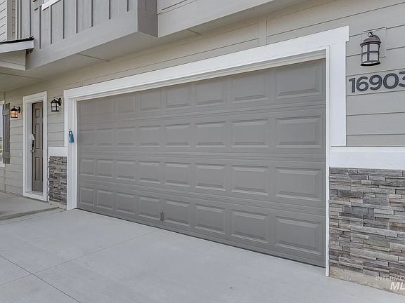 3rd image of 16903 Chambers Way