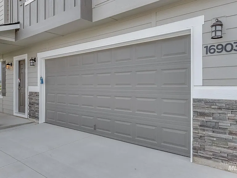 16903 Chambers Way — Photo 3