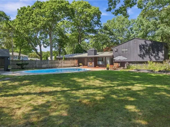 160 Windermere Way, Warwick, RI 02886
