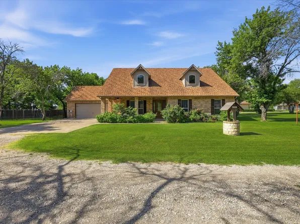 108 S Walnut St, Roanoke, TX 76262