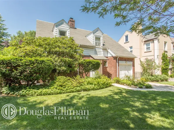 3-40 Parsons Boulevard image 1 of 18