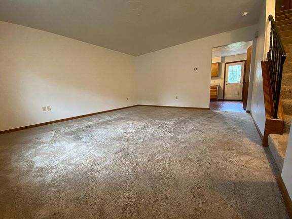 3rd image of 114 Edgewater Vlg #23