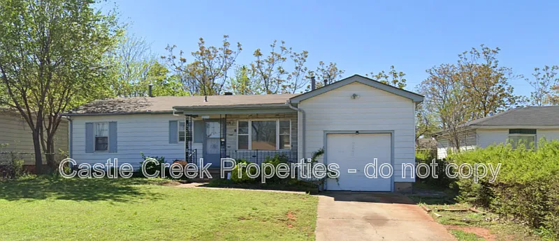 1104 Hickory Ln
