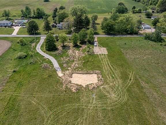 3rd image of 40 Baker Rd