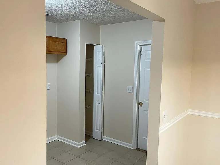 329 Hallowes Dr — Photo 7