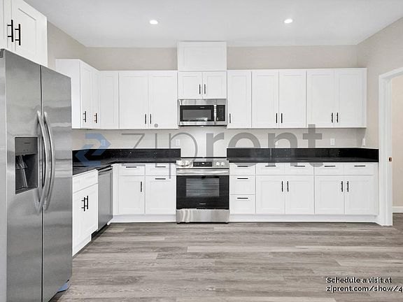 4th image of 22657 Strathern St #Adu