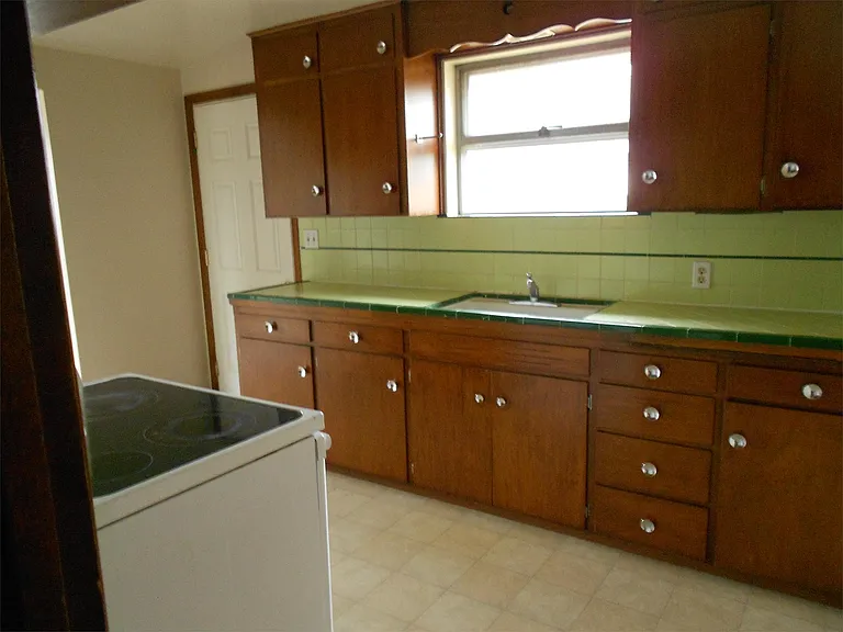 2485 S Spencer St — Photo 3