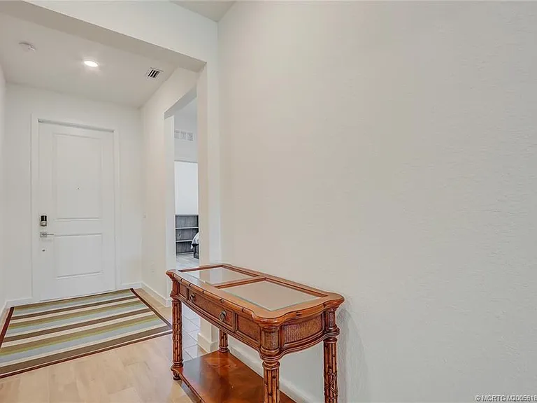 1630 NE Skyhigh Ter — Photo 5