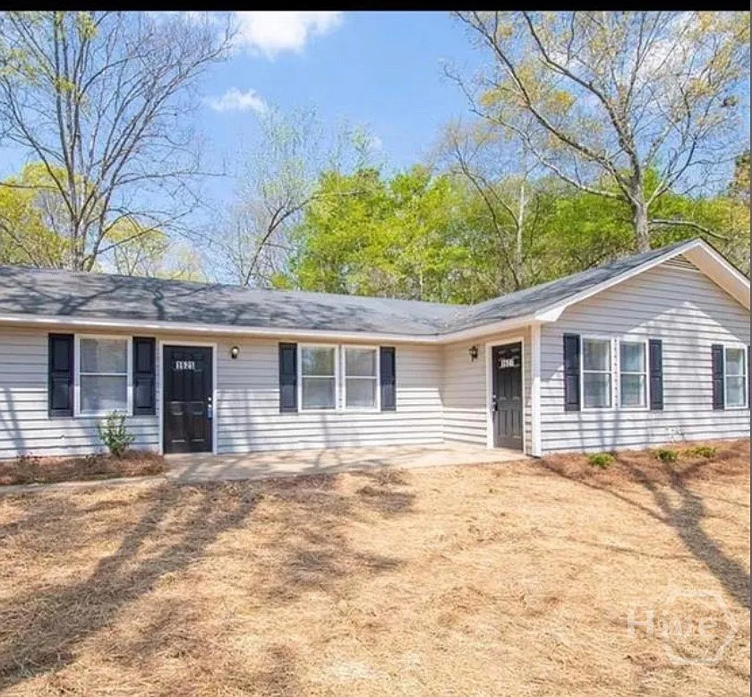 2 bed, 1.0 bath, 1700 sqft, $1,000 — Photo 1
