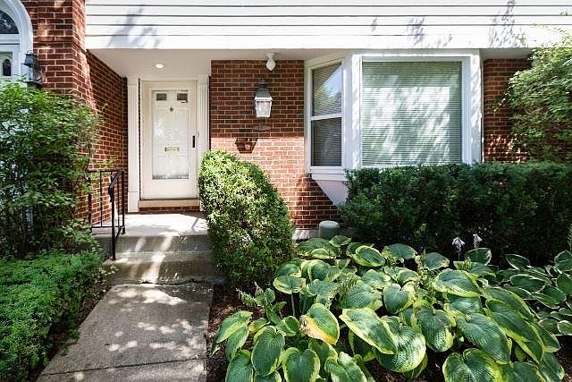 1st image of 9007 Lincolnwood Dr