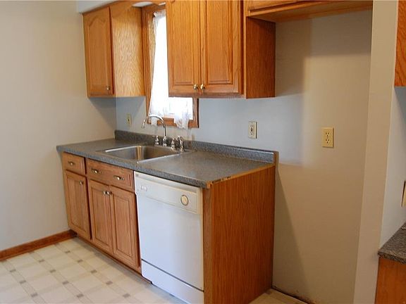 3rd image of 5821 E 135th St