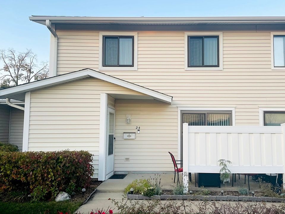 1st image of 24 Waterford Dr
