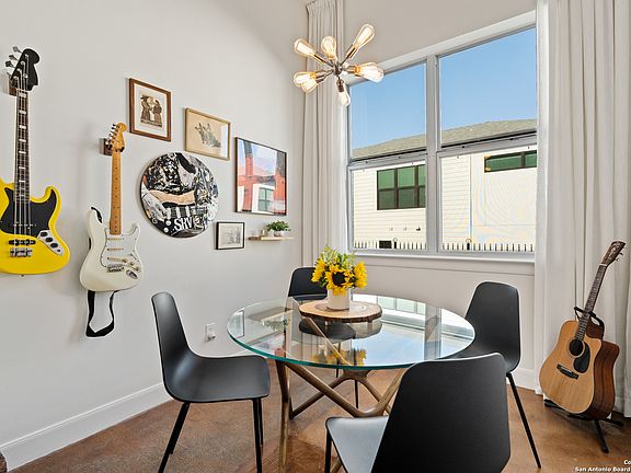 4th image of 831 S FLORES ST #3110