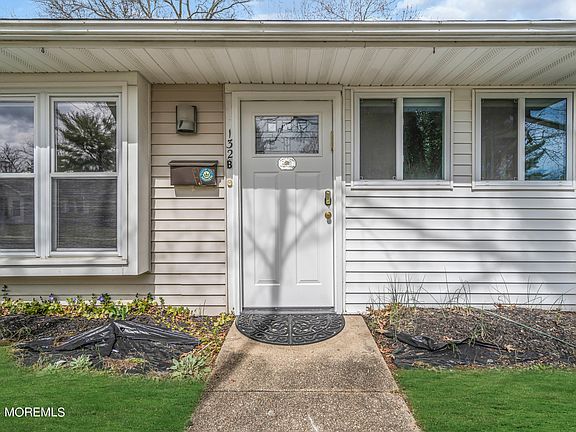3rd image of 132B Sunflower Drive #1002