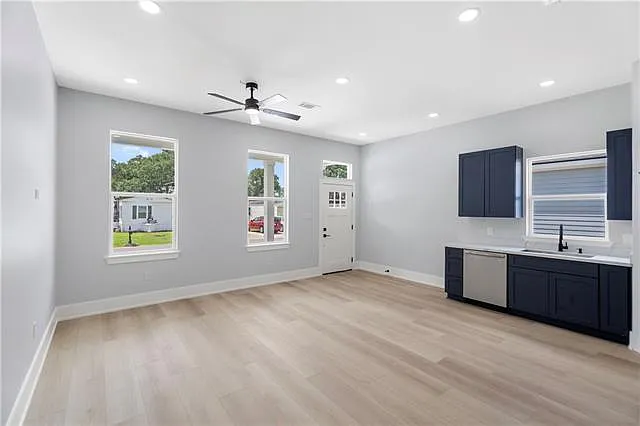 3 bed, 2.0 bath, 1197 sqft, $2,100 — Photo 4