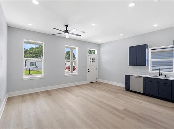 4th image of 405 E 1st St #B