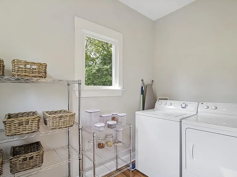 947 Delmar Ave SE — Photo 32