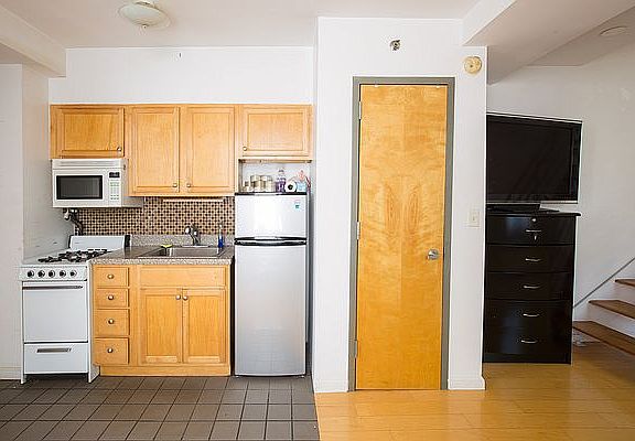 5th image of 325 E 14th St #6B