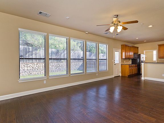 Tons of light, awesome floor