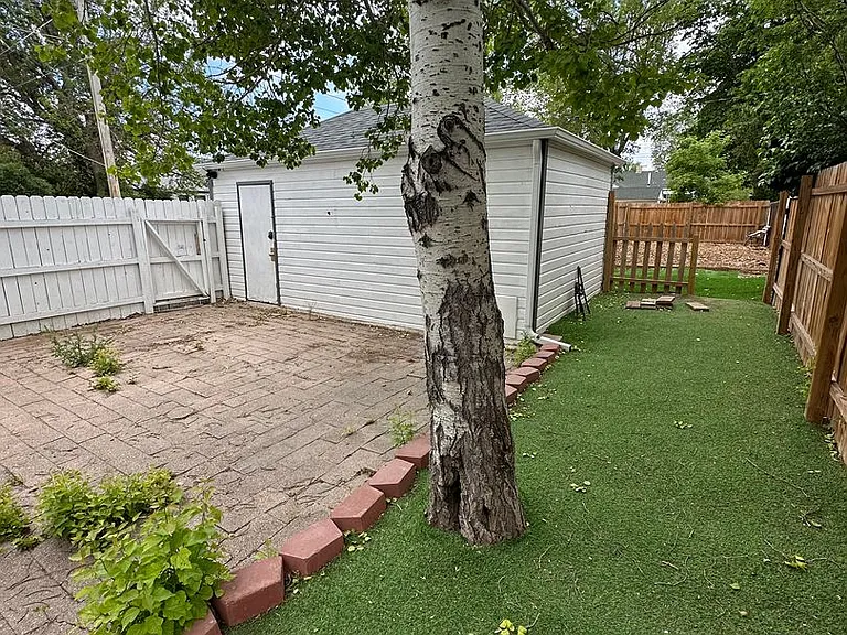 1714 Logan Ave — Photo 15