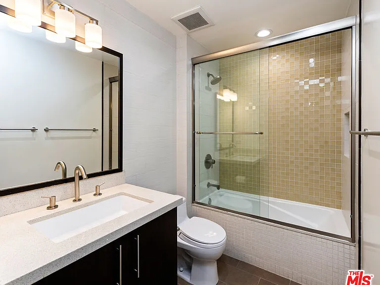 1304 Roxbury Dr #103 — Photo 14