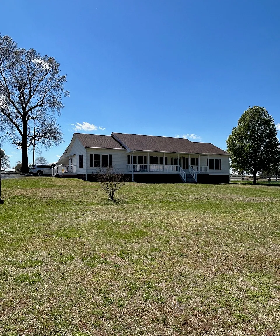 3 bed, 2016 sqft, $2,000 — Photo 1