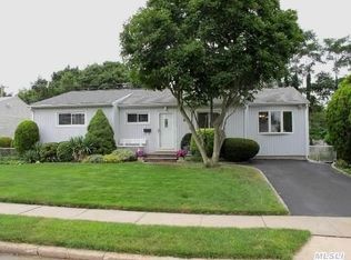 67 Hope Dr, Plainview, NY 11803