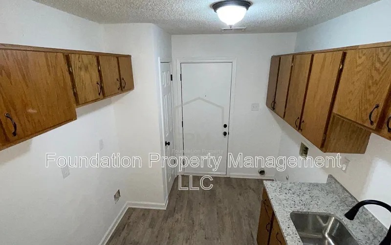 2 bed, 1.0 bath, 975 sqft, $1,025 — Photo 3
