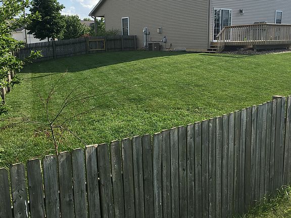 View of back of home/yard
