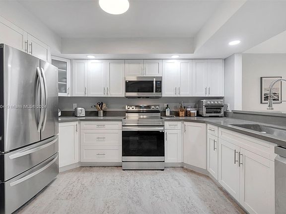 2nd image of 2900 NE 14th Street Cswy #102